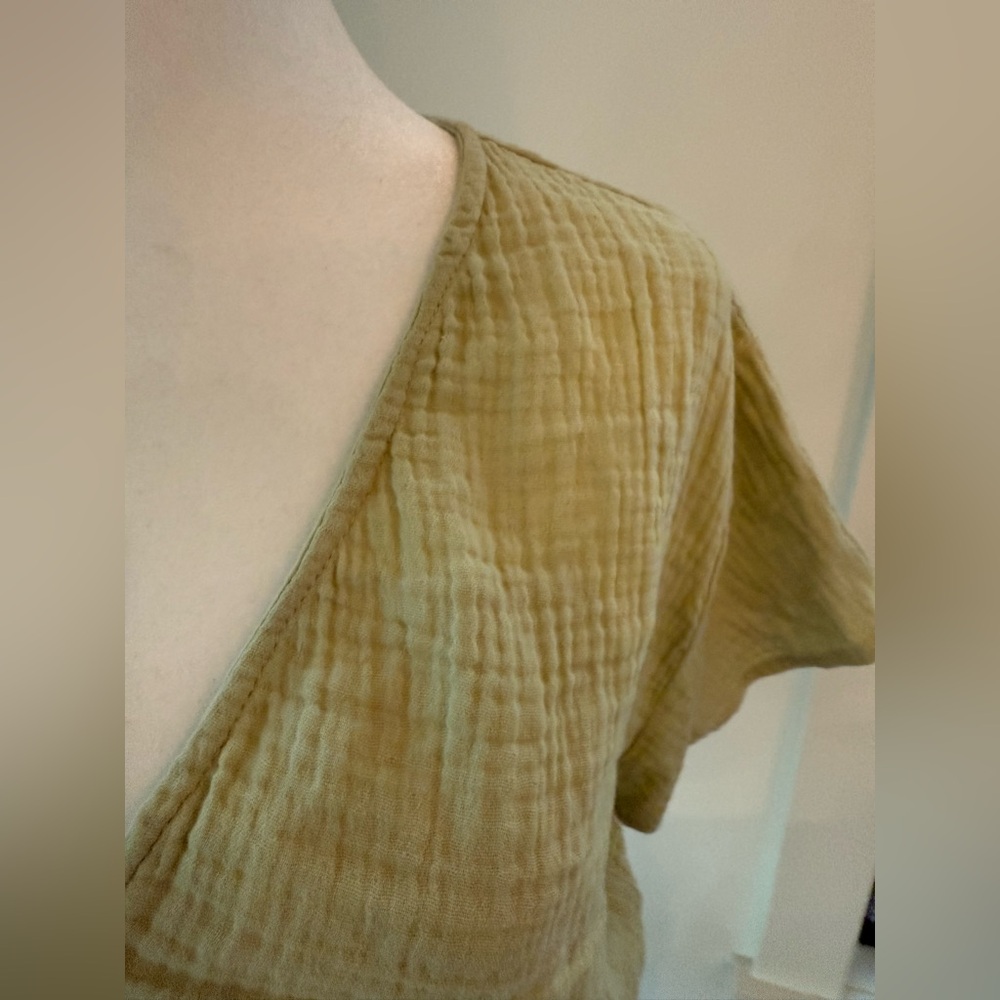 Forever 21. Pale Green Gauze Short Sleeve Crop Top. Size Small. - Picture 7 of 7